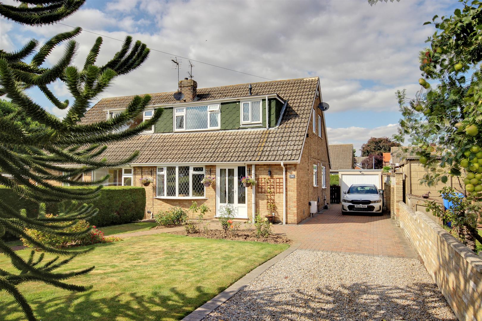 Barley Gate, Leven